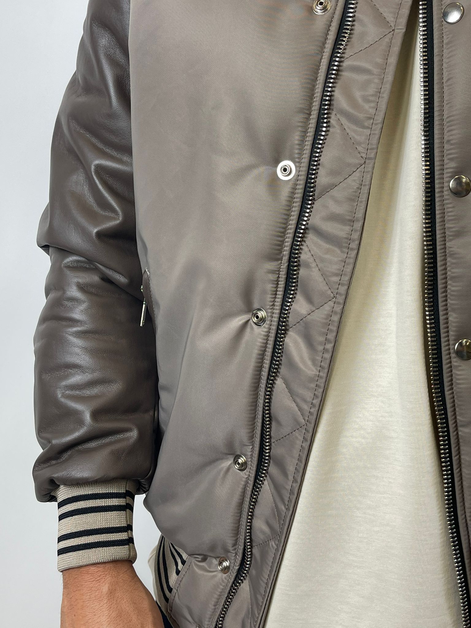 YES LONDON BOMBER XG5265