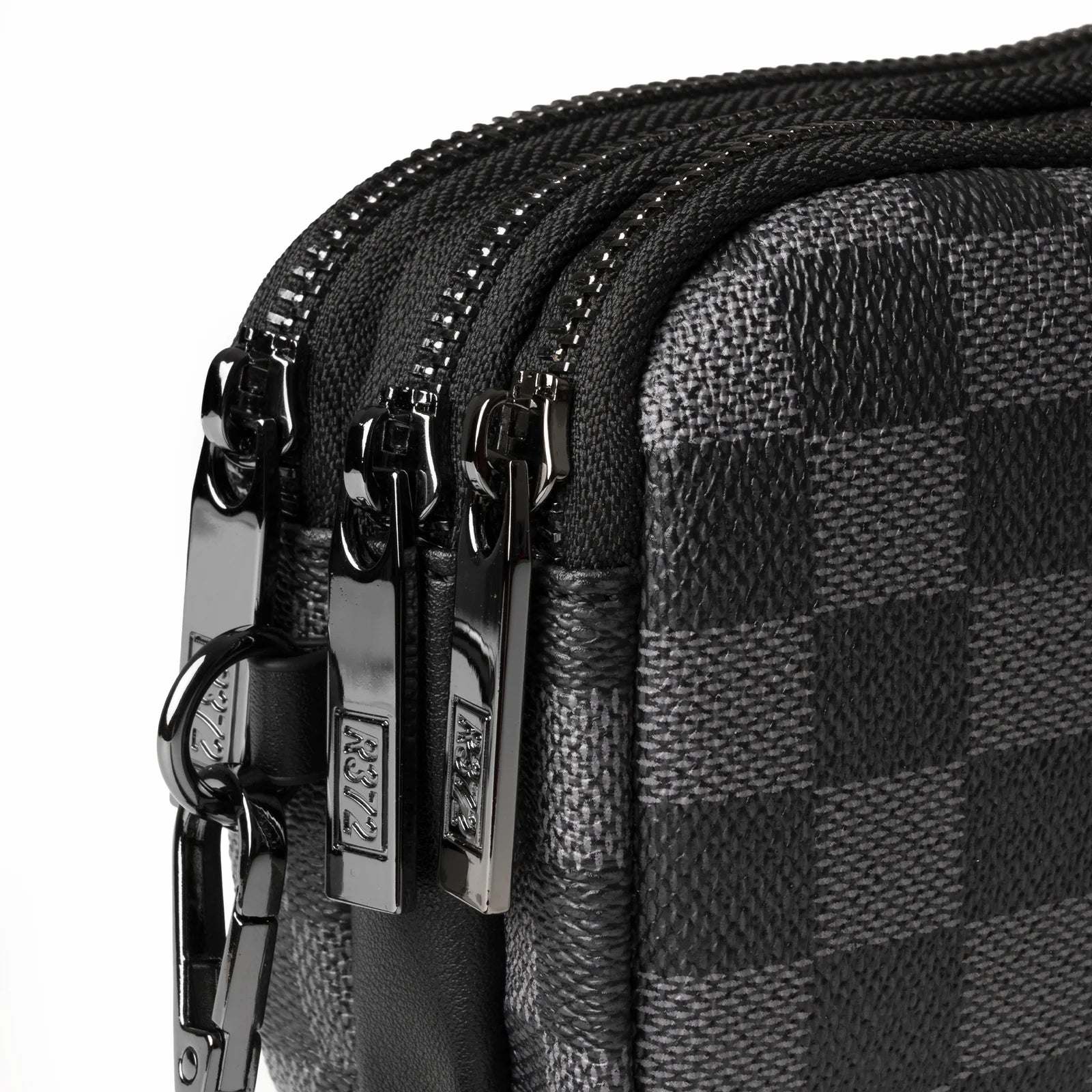 R372 P005 POCHETTE BLACK