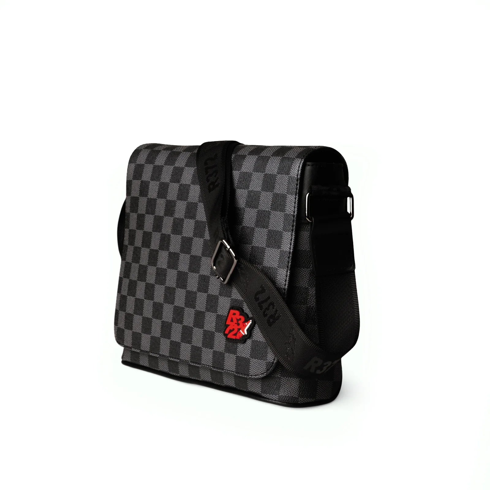 R372 M001 MESSENGER BLACK