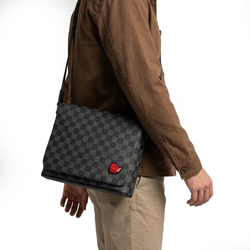 R372 M001 MESSENGER BLACK
