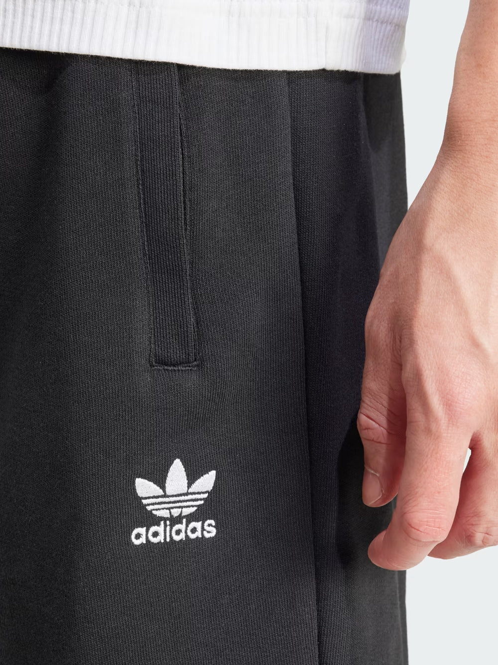 ADIDAS SHORT ESSENTIAL TREFOIL IY8520