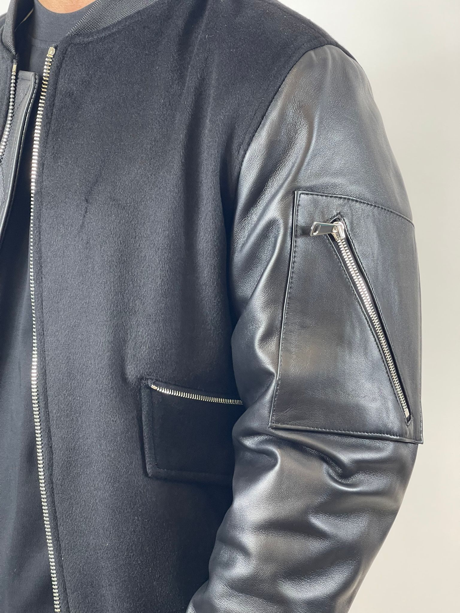 YES LONDON BOMBER XG5250